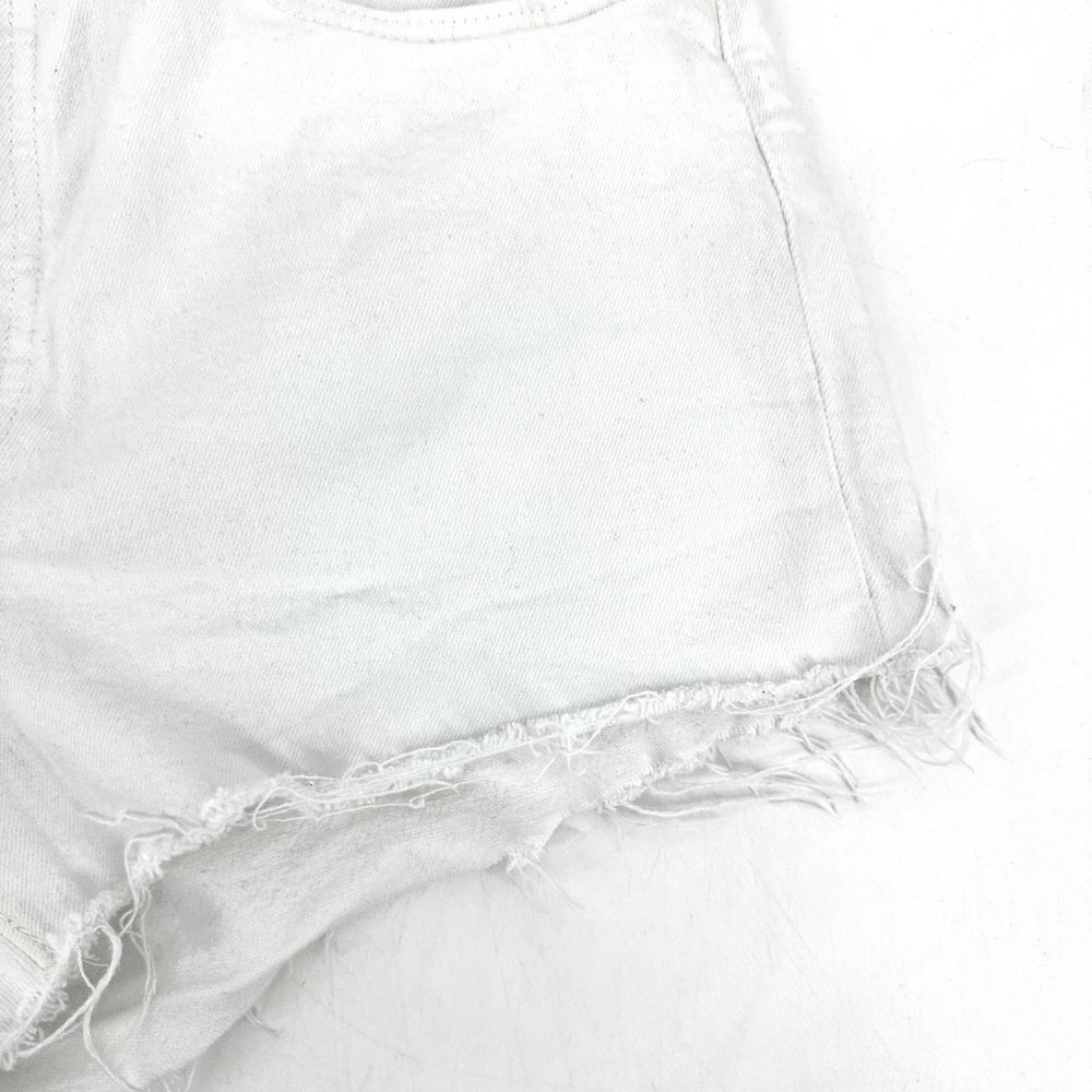 Levi’s White High Rise 501 Cut Off Original Shorts in The Clouds White Size 31 - Picture 3 of 10